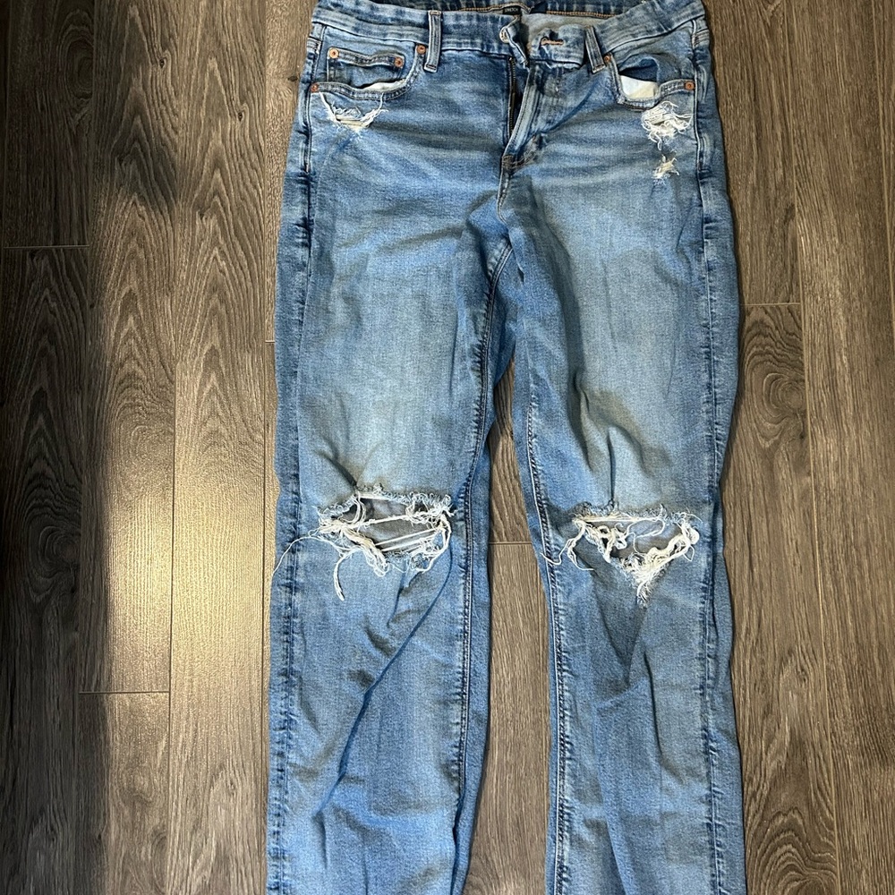 American Eagle Outfitters Light Blue Distressed Boyfriend Jeans
